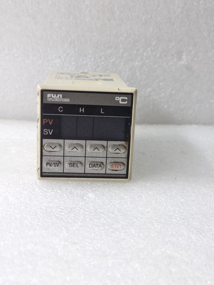 FUJI ELECTRIC PYZ4 PYZ4TAY2-0Y TEMPERATURE CONTROLLER PYZ4TAY20Y